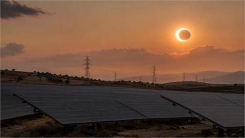 British Grid Operator Seeks Backup Power During Solar Eclipse Hours